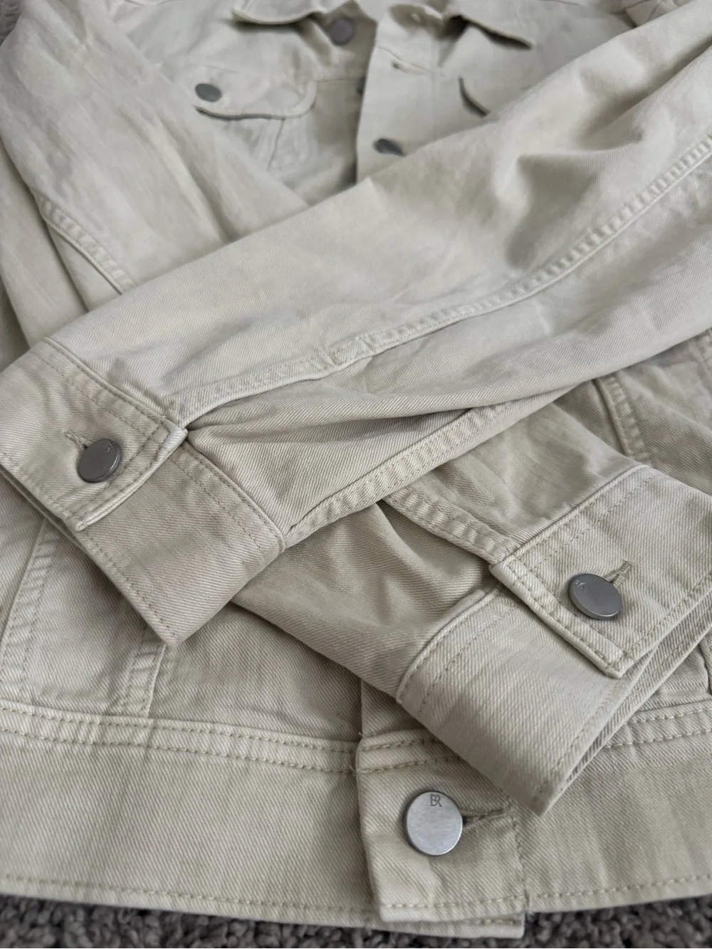 Banana Republic Men's Cream Denim Jacket - Classic Trucker Style